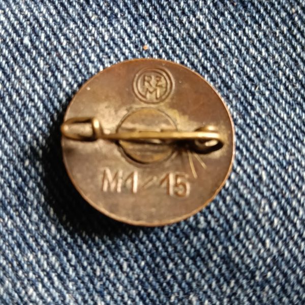 Enamel Nazi Party Members badge. - Image 2