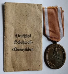 Westwall Medal Plus Packet of issue.