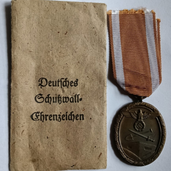 Westwall Medal Plus Packet of issue.